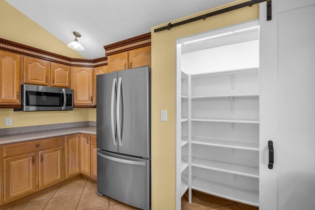 Building Photo - 305 Uala Pl