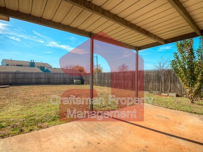 Building Photo - 2708 Silvertree Dr