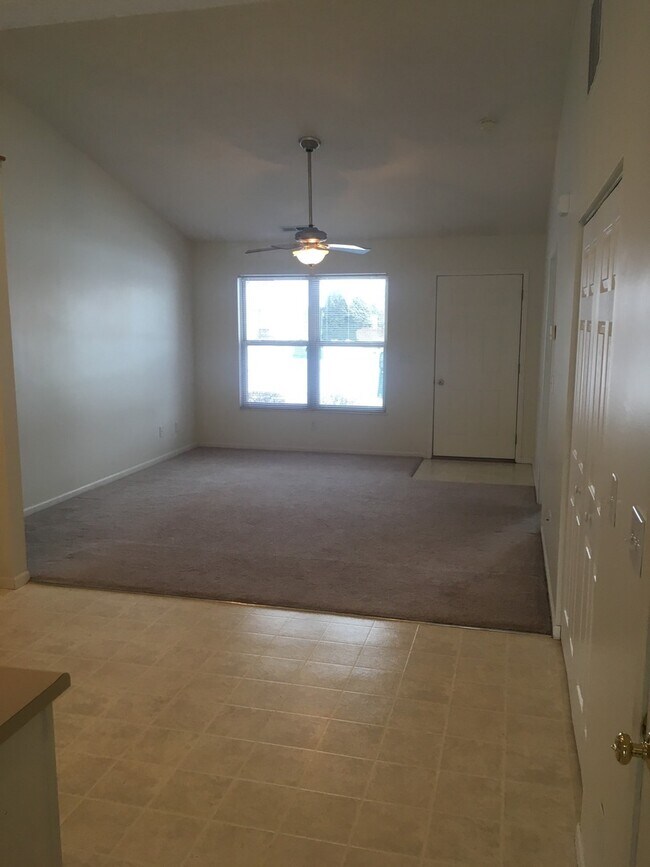 Building Photo - 2270 Shamrock Ln