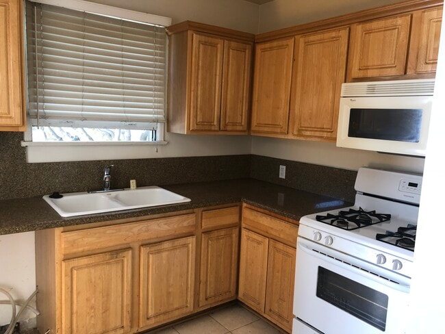 Building Photo - 614 Acanto St