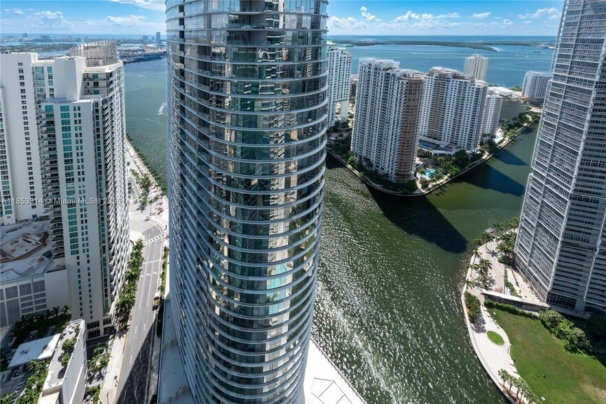 Building Photo - 200 Biscayne Blvd