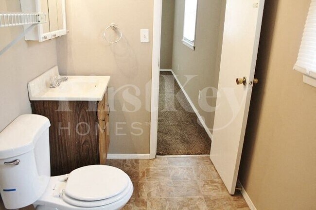Building Photo - 4455 Stuart Dr