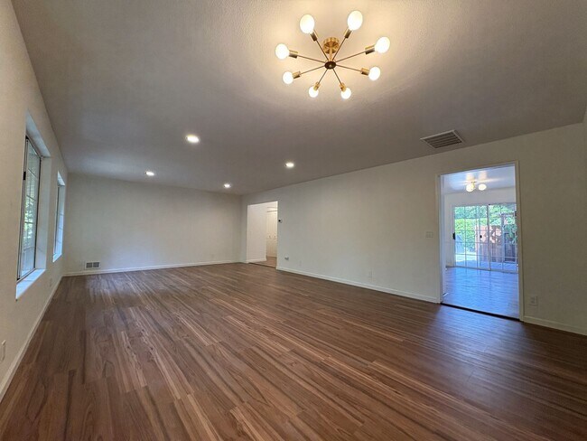 Building Photo - Stunning 4-Bedroom Home with Pool, Solar P...