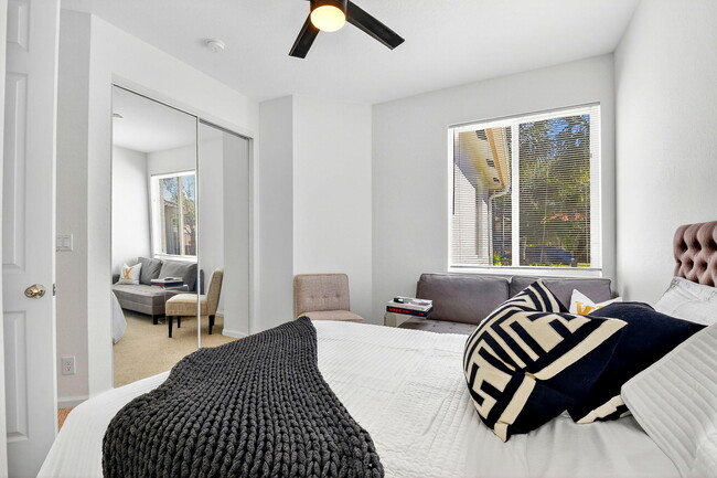 Building Photo - 2245 Sapphire Cir