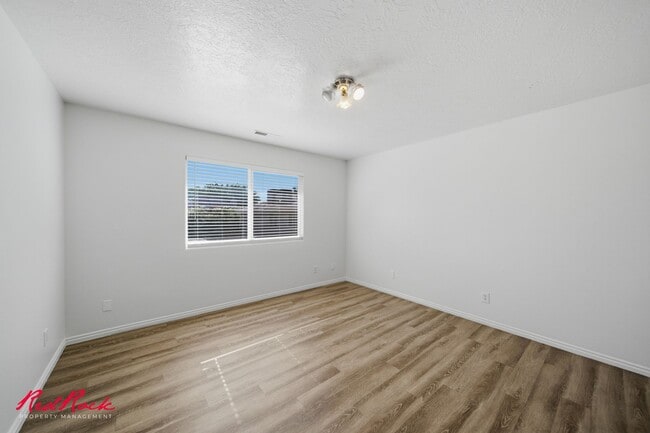 Building Photo - Newly Updated and Move-In Ready 3 bedroom 2 bathroom Home