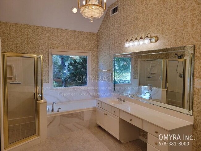 Building Photo - Gorgeous 5 Bedroom House in Peachtree Corners!