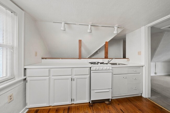 Building Photo - 1561 Glenn Ave