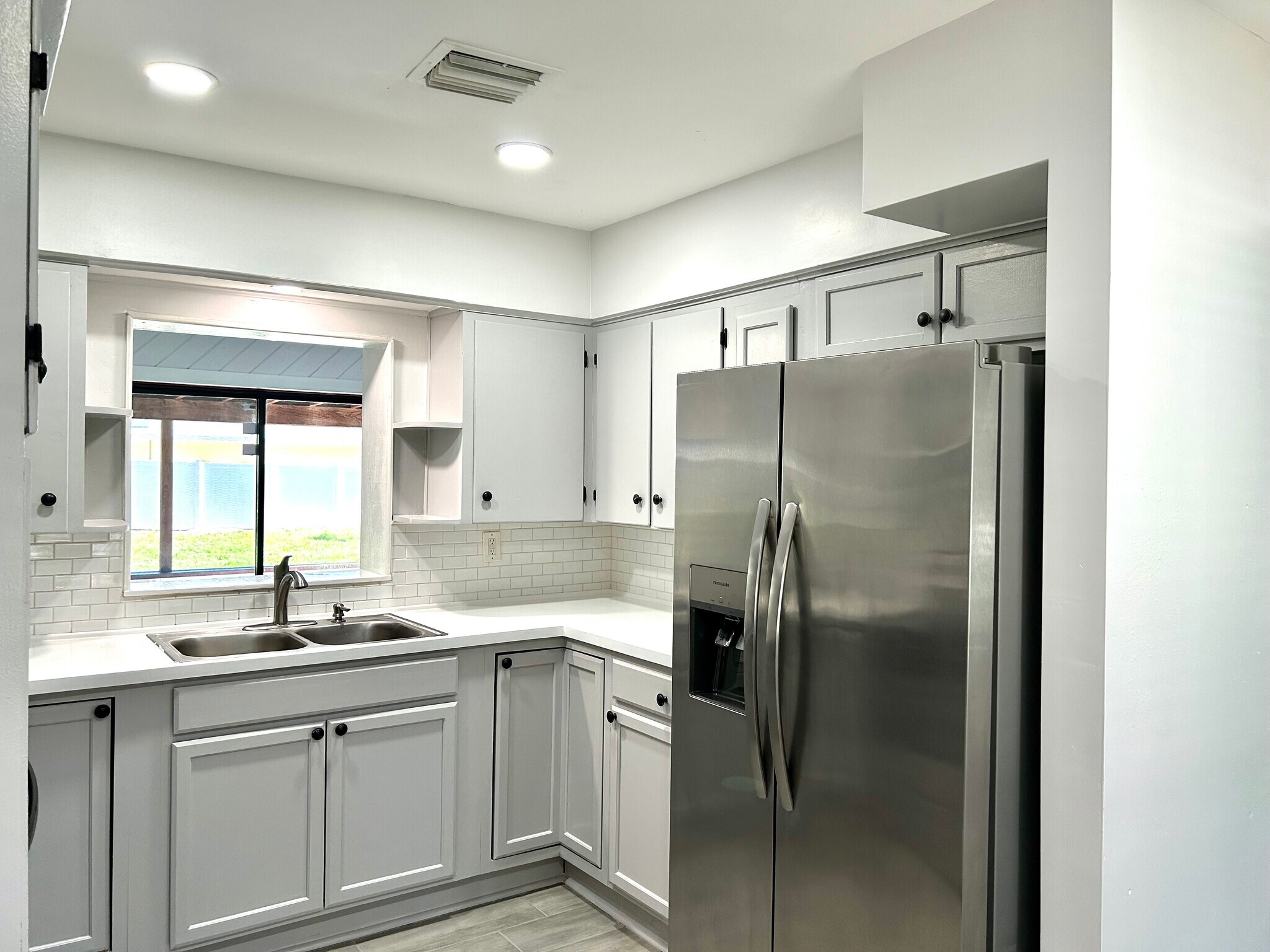 Building Photo - 487 Overstreet Ave