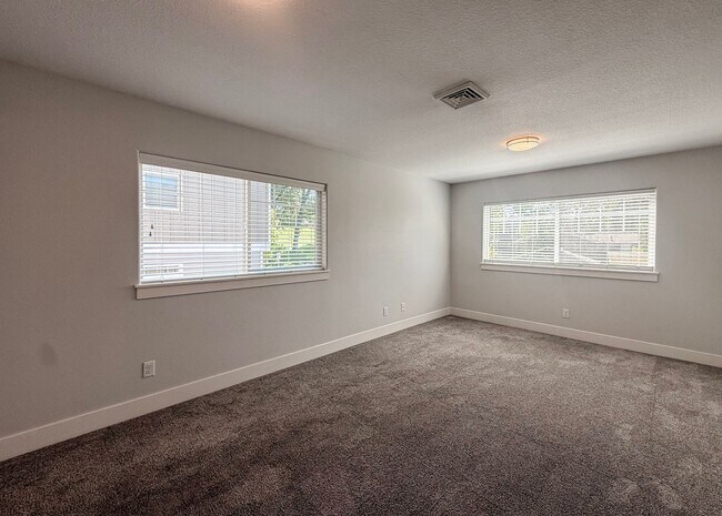 Building Photo - 1069-1071 Big Fir Pl S