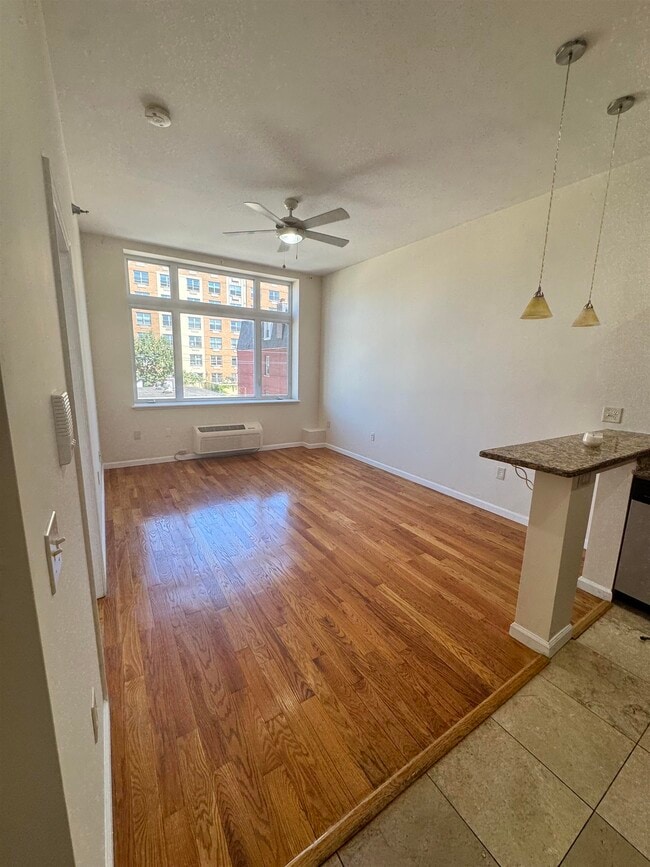 Building Photo - 123 43rd St