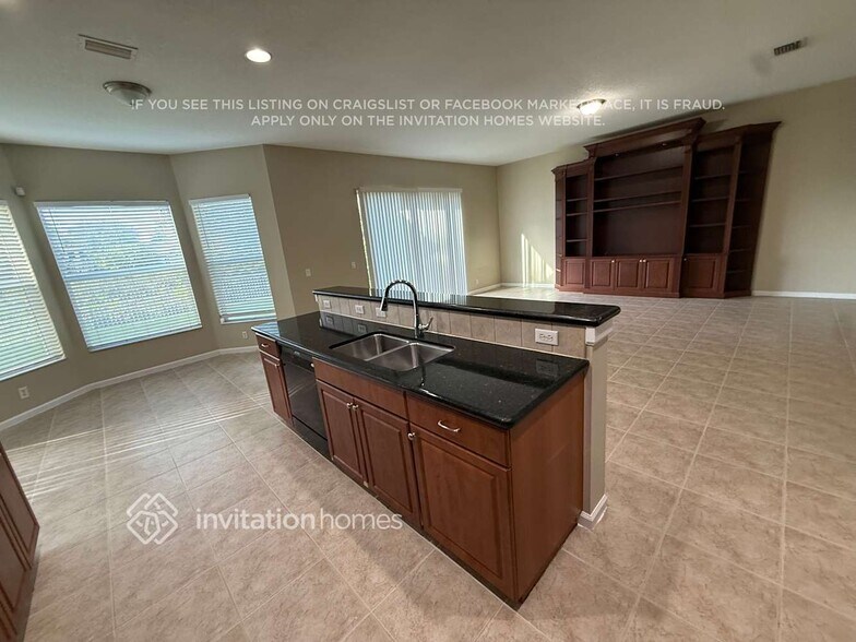 Building Photo - 9279 Madewood Ct