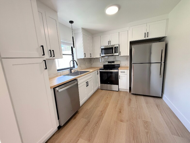 Building Photo - 3278 E Crown Dr