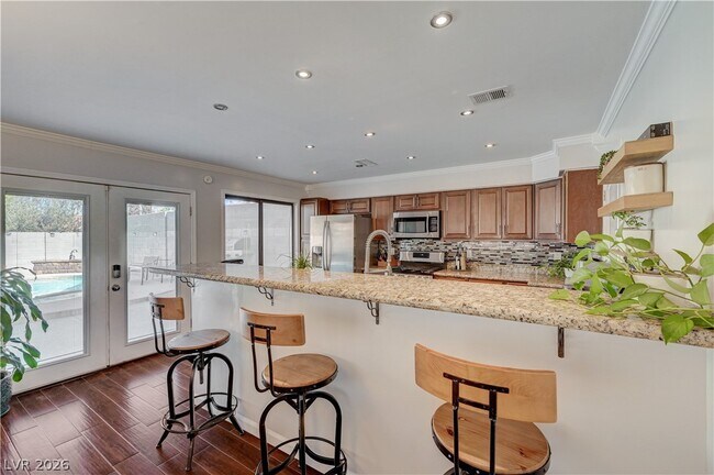Building Photo - 2064 Waverly Cir