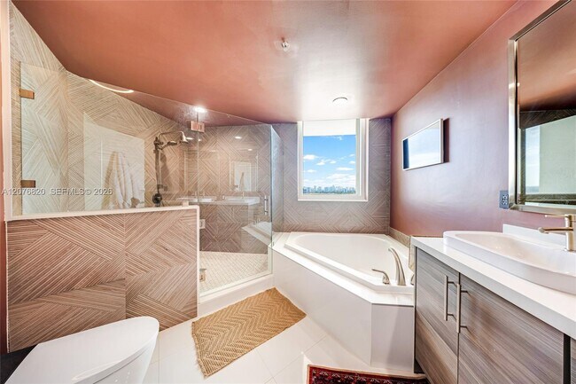 Building Photo - 1745 E Hallandale Beach Blvd