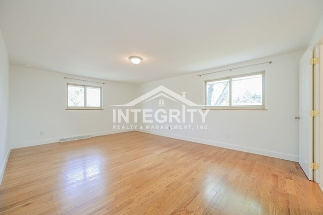 Building Photo - 5051 W Portland Dr