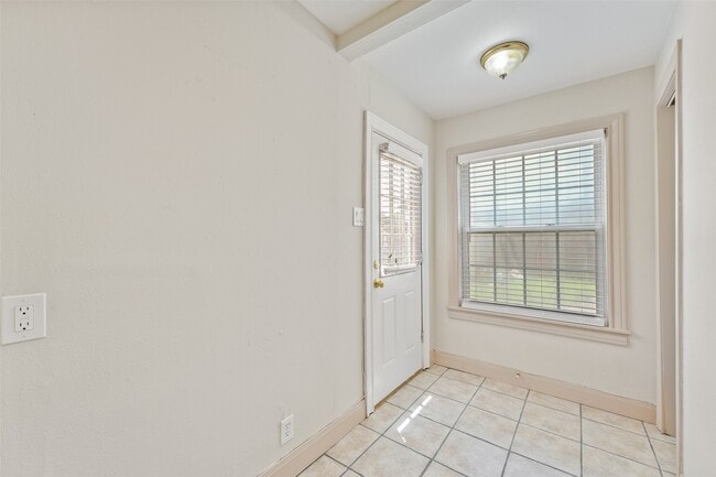 Building Photo - 1637 Castle Ct