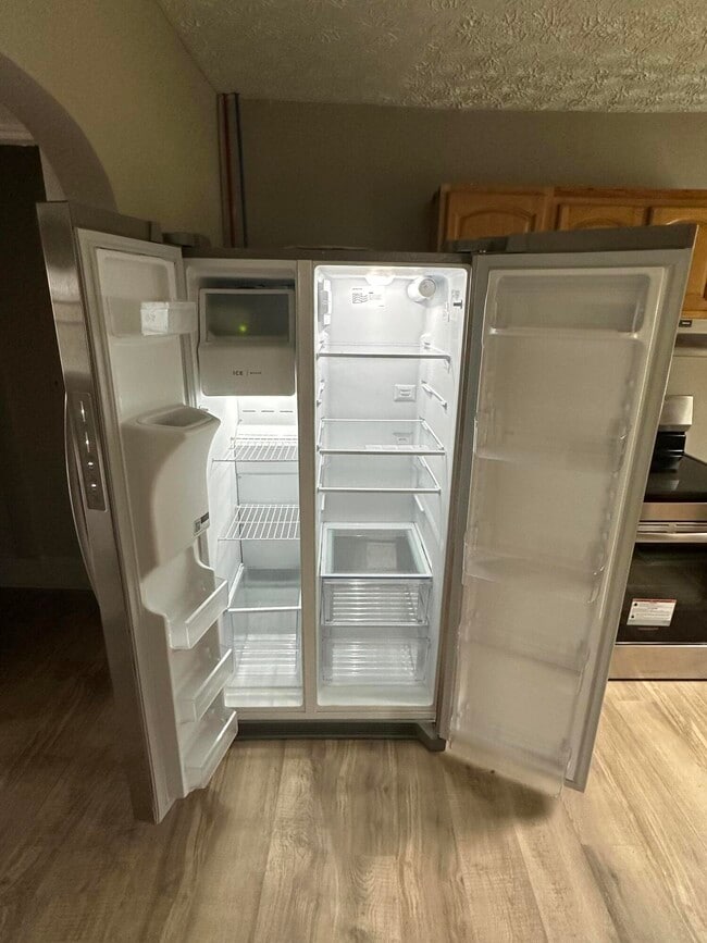 Building Photo - 302 Clay St