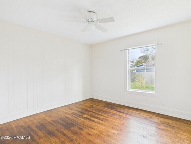 Building Photo - 528 St Julien Ave