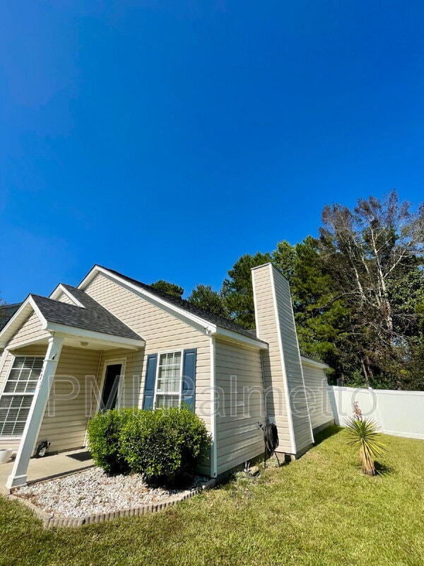 Building Photo - 221 Whixley Ln