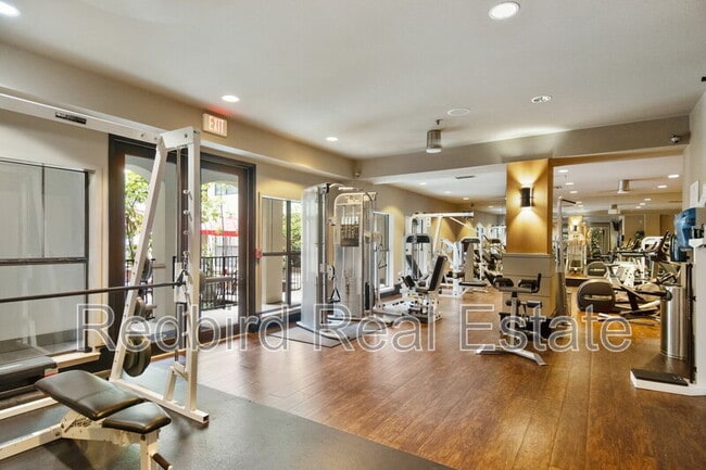 Building Photo - 1803 Broadway