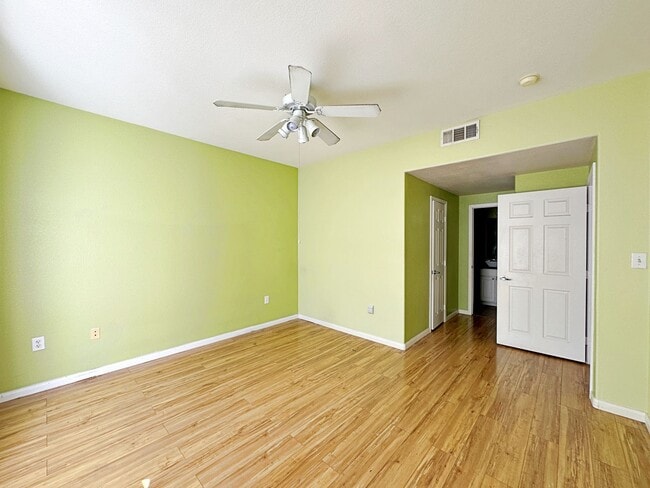 Building Photo - 3 BEDROOM CONDO IN  GUARD GATED COMMUNITY