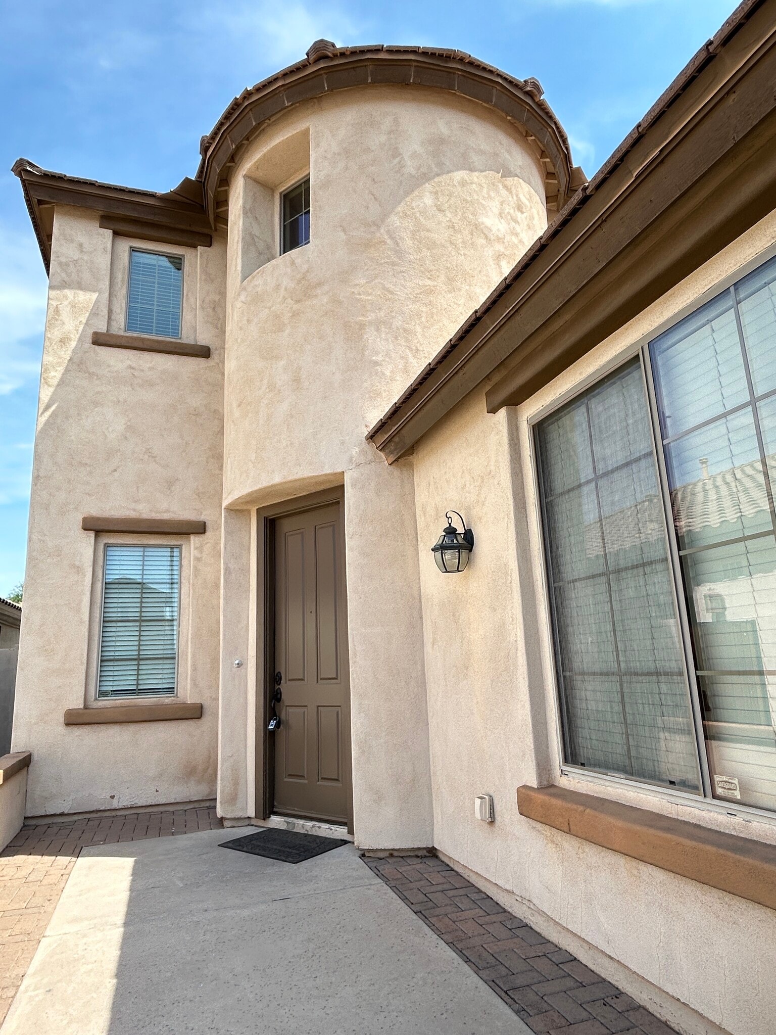 Building Photo - 300 W Wisteria Pl