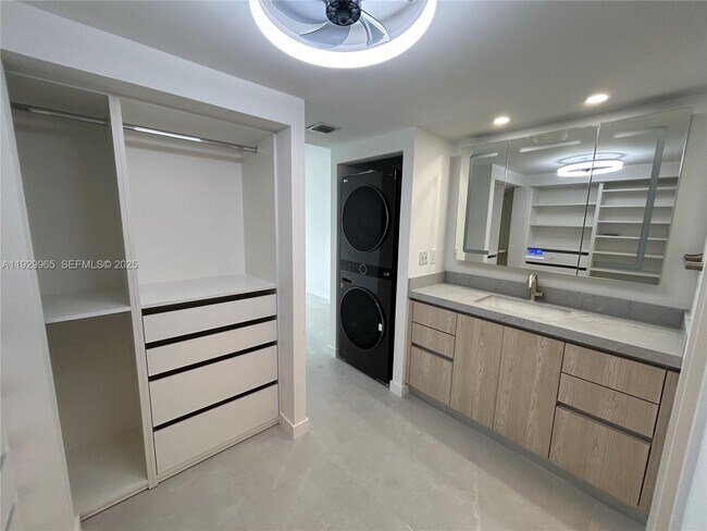 Building Photo - 177 Ocean Ln Dr