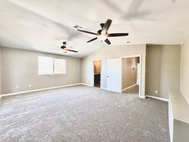 Building Photo - Spacious 4BD/3BA Pool Home with Dual Prima...