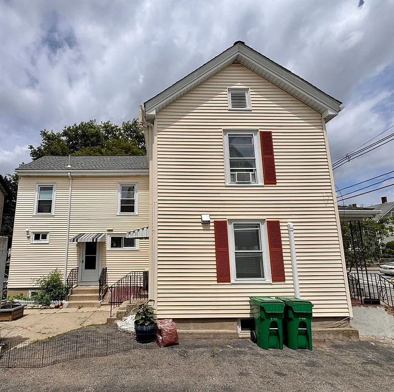 Building Photo - 34 Clinton St