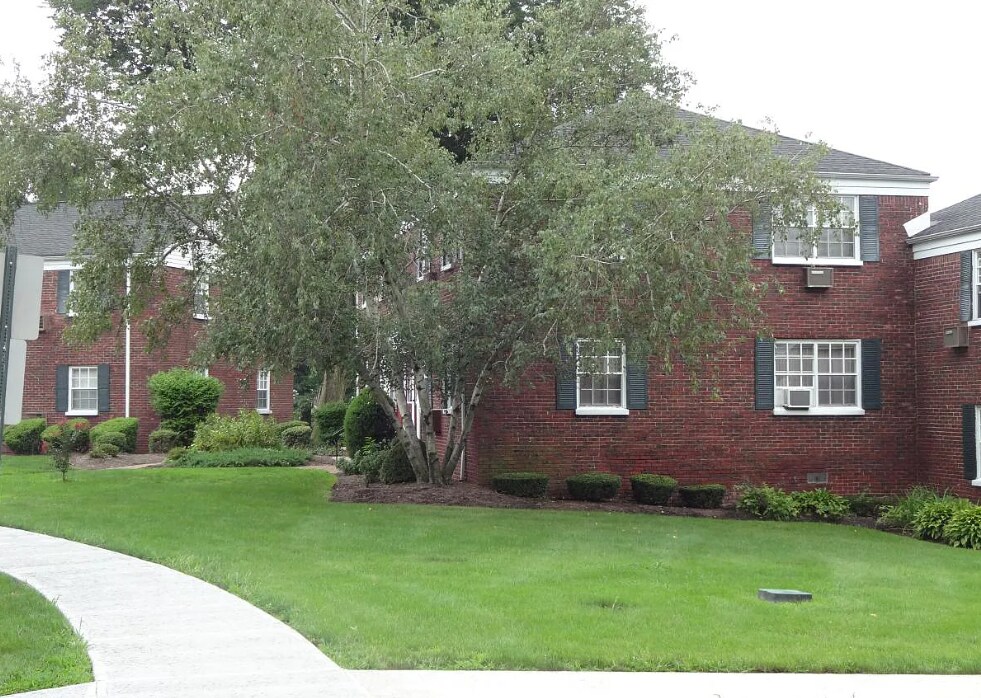 Building Photo - 10D W Roselle Ave