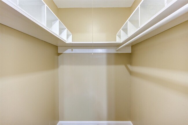 Building Photo - 1921 Ripple Creek Dr