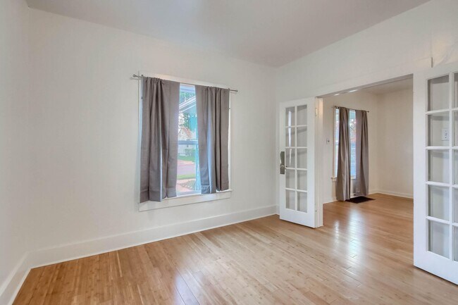Building Photo - Charming 3 bedroom House in the heart of E...