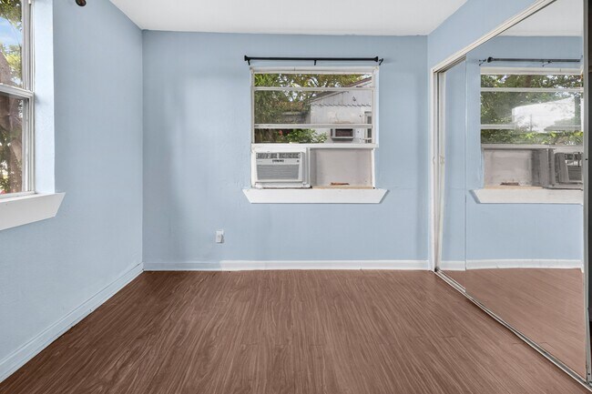 Building Photo - 4834 13th Ave S