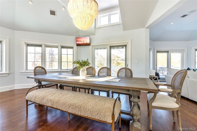 Building Photo - 695 Sound Dr