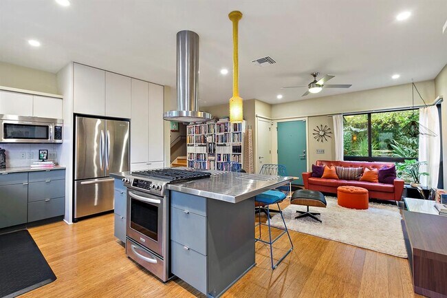 Building Photo - 805 Cumberland Rd