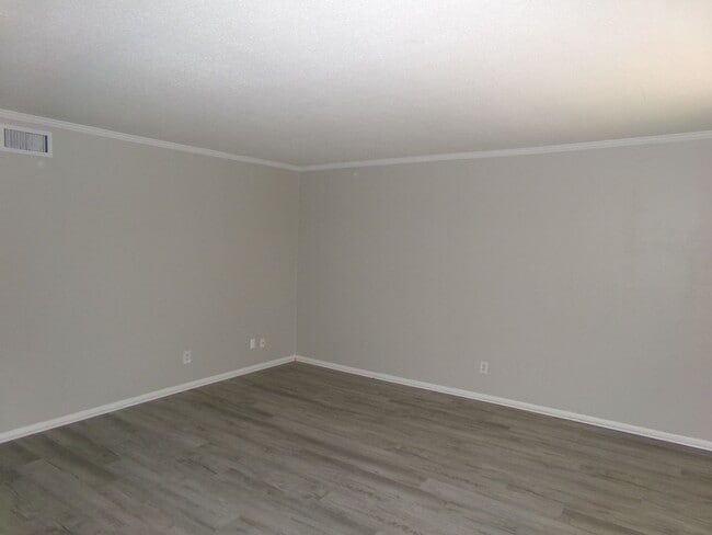 Building Photo - Salem Square Apartments