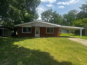 Building Photo - Newly Available 3 Bedroom
