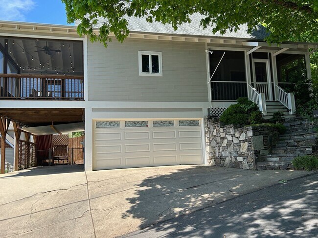 Building Photo - Central AVL - Custom Built, Made for Enter...