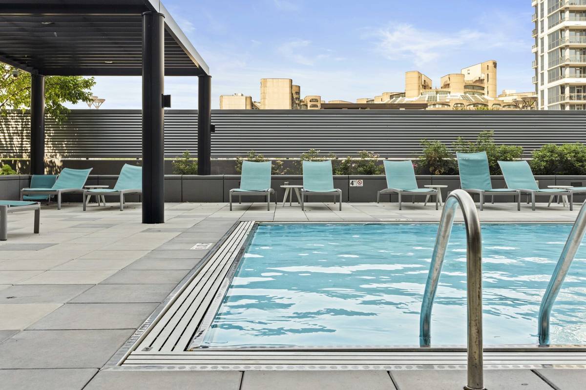 Building Photo - 958 S Clark St