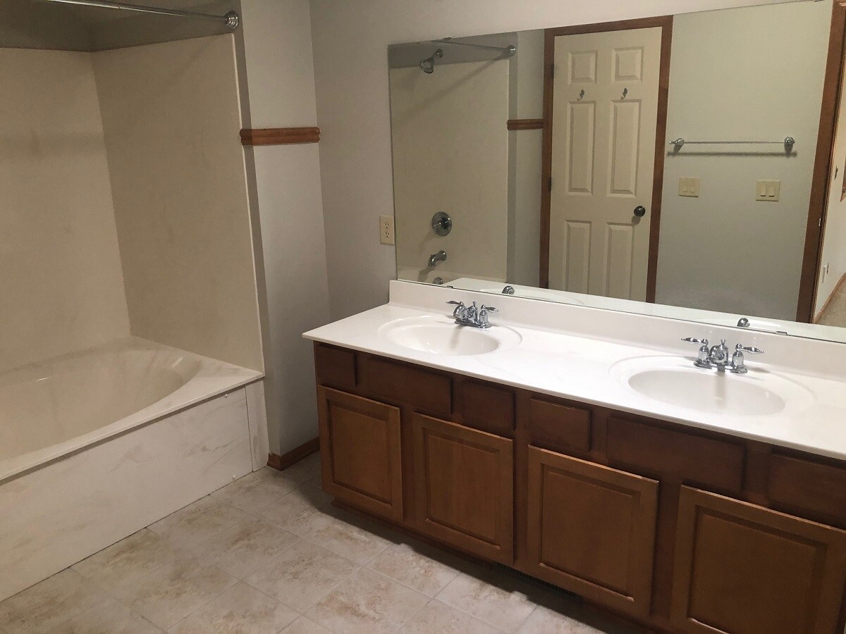 Building Photo - 2440 119th Ct NE