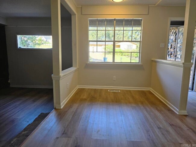 Building Photo - 5505 Crescent Dr