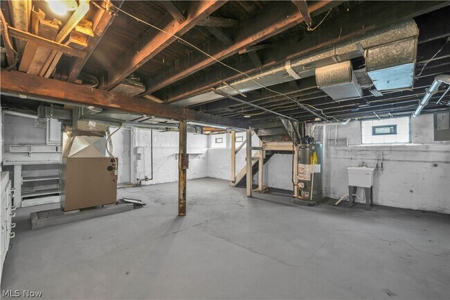 Building Photo - 8505 Bancroft Ave