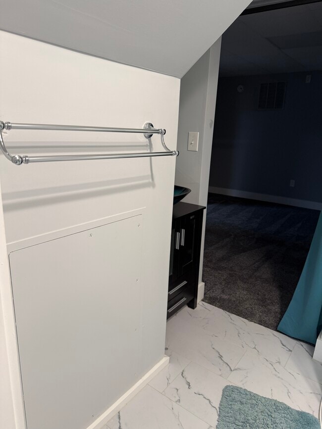 Building Photo - 4711 Highview Ct