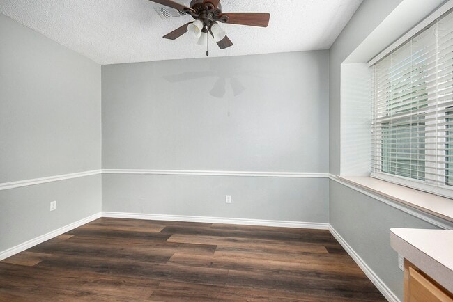 Building Photo - 2801 Westbury Ln
