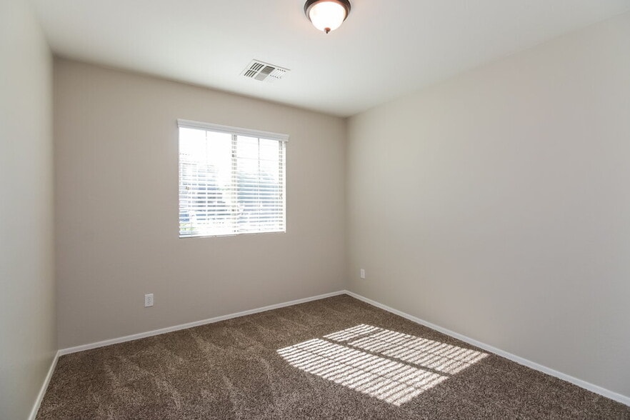 Building Photo - 1674 W Corriente Dr