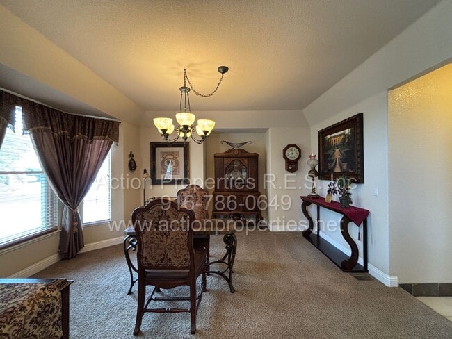 Building Photo - Gorgeous Villa - 3 Bed, 2.5 Bath - Beautiful Views - Highly Desirable Neighborhood!