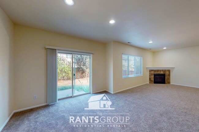 Building Photo - 5-Bedroom Home in Eagle Court with Easy I-...