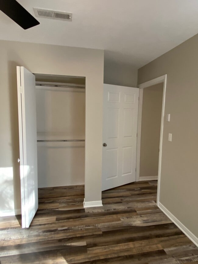 Building Photo - 1207 Red Bud Ave