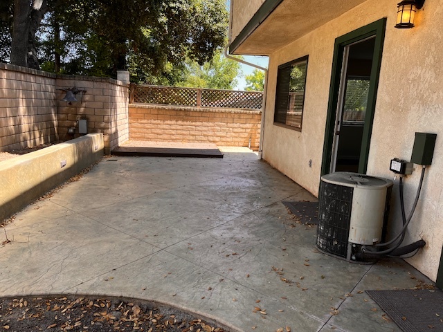 Building Photo - 9190 Tiburon Cir