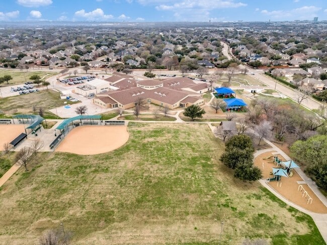 Building Photo - 4801 Holly Berry Dr